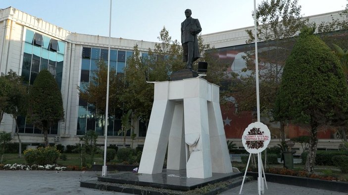Antalya'da Atatürk heykeli