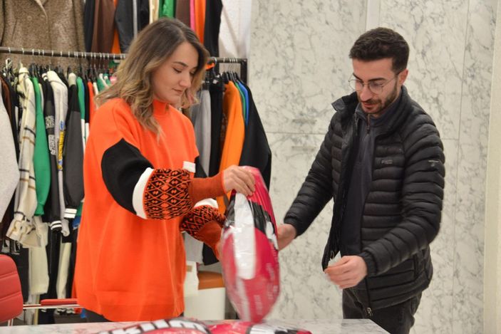 İade edilen kabanın cebinden 30 bin liralık altın bilezik çıktı -3