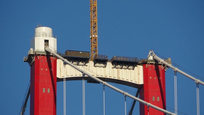 1915 Çanakkale Köprüsü'nün kulelerine yerleştirilecek top mermisi figürlerinin kaideleri kuruluyor -4