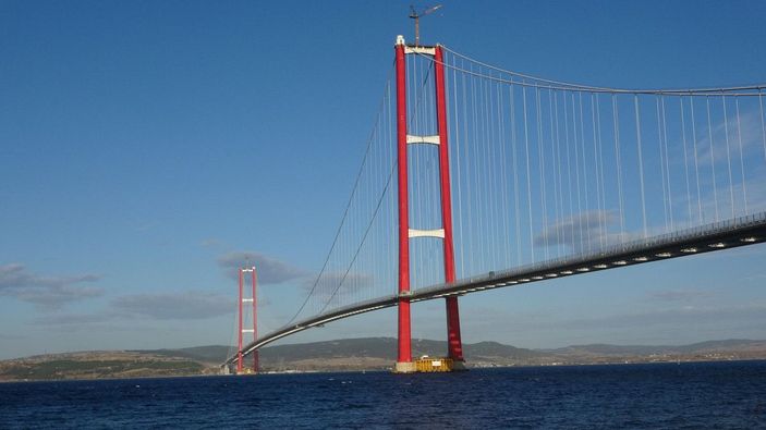 1915 Çanakkale Köprüsü'nün kulelerine yerleştirilecek top mermisi figürlerinin kaideleri kuruluyor -7