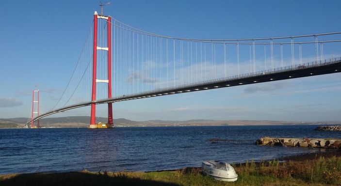 1915 Çanakkale Köprüsü'nün kulelerine yerleştirilecek top mermisi figürlerinin kaideleri kuruluyor -1