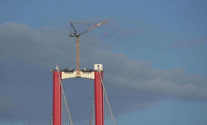 1915 Çanakkale Köprüsü'nün kulelerine yerleştirilecek top mermisi figürlerinin kaideleri kuruluyor -6