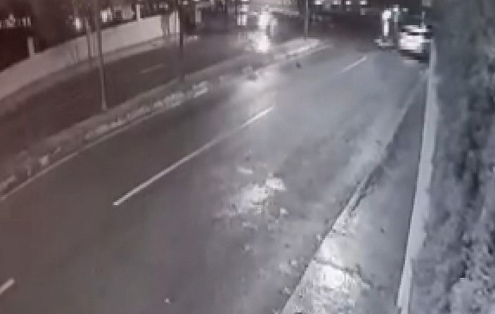 Pendik'te otomobilin çarptığı yaya öldü; kaza güvenlik kamerasına yansıdı -4