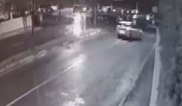 Pendik'te otomobilin çarptığı yaya öldü; kaza güvenlik kamerasına yansıdı -3