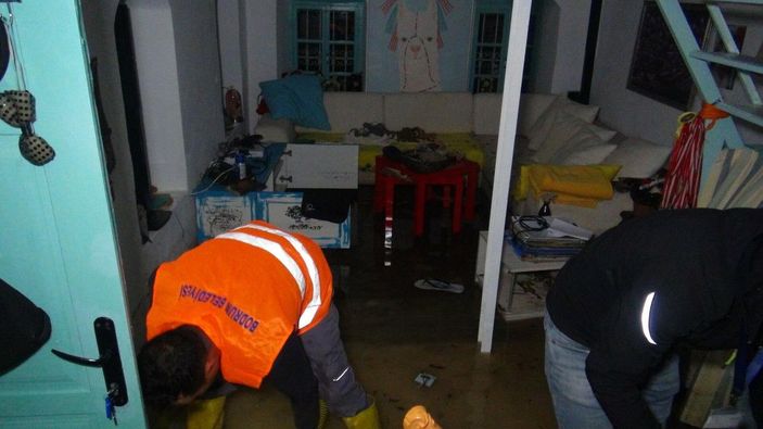 Bodrum’da sağanak hayatı olumsuz etkiledi (2) -3