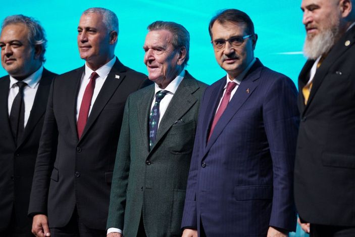 Eski Almanya Başbakanı Schröder: Türkiye, Avrupa'ya gaz tedarikinde önemli rol oynuyor -1