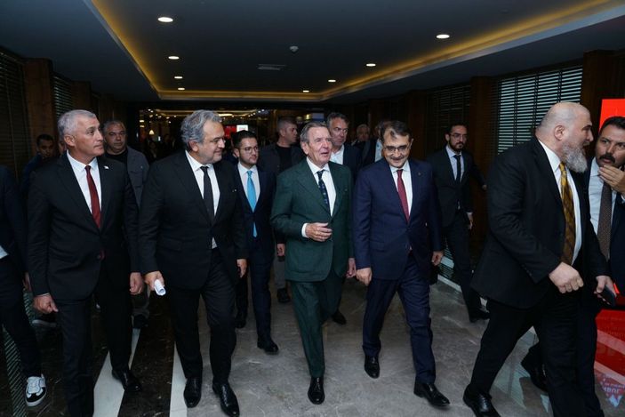 Eski Almanya Başbakanı Schröder: Türkiye, Avrupa'ya gaz tedarikinde önemli rol oynuyor -3