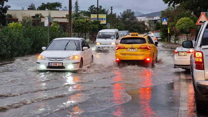Meteoroloji’den Muğla’ya kuvvetli sağanak ve fırtına uyarısı -1