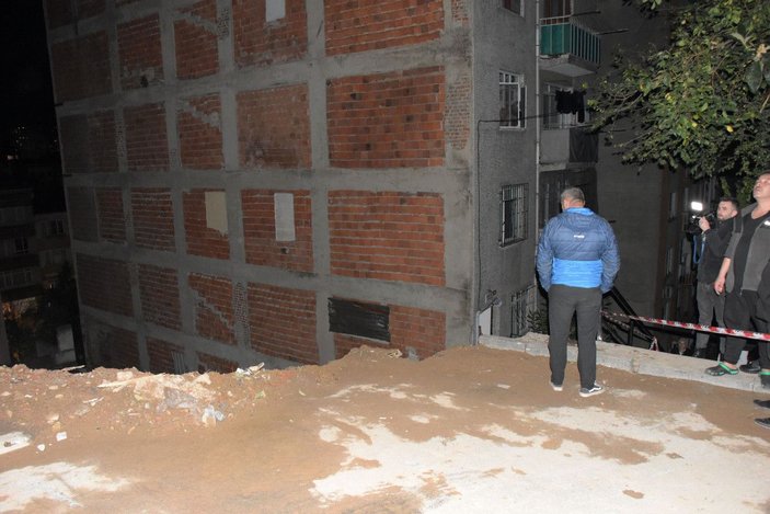 Şişli’de istinat duvarı yıkıldı: Sokağın yarısı elektriksiz kaldı
