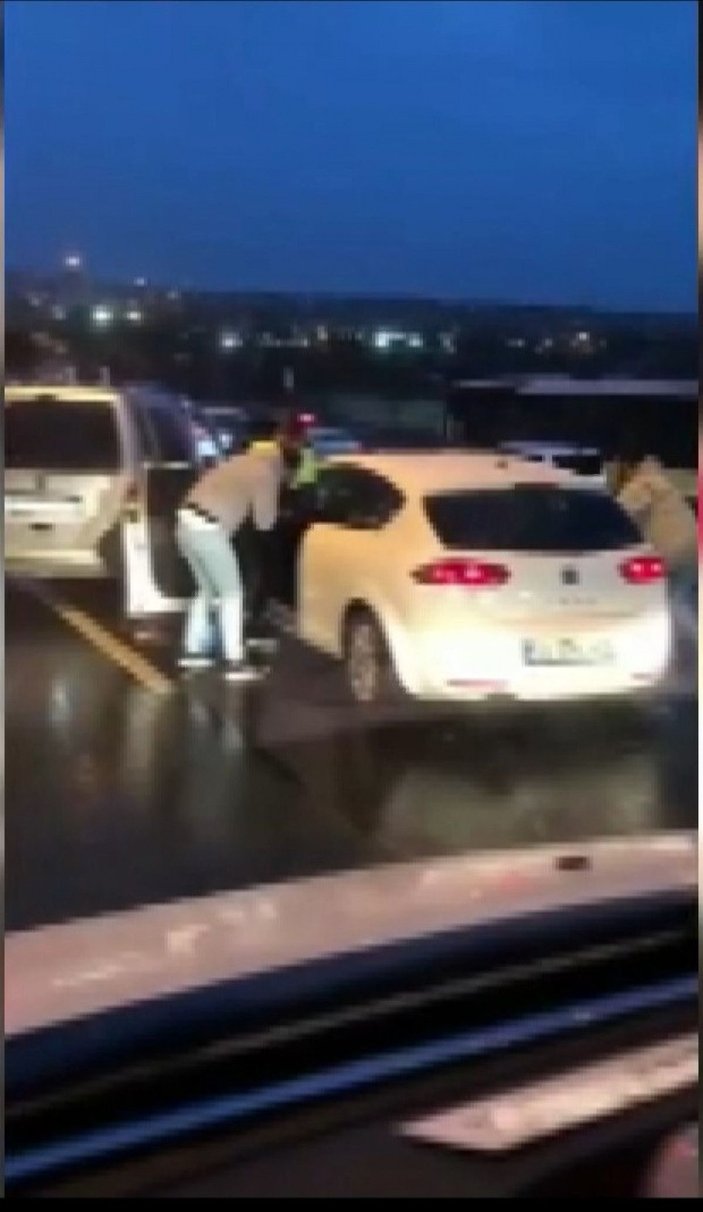 Bakırköy'de trafikte tartıştıkları sürücüye saldırdılar -2