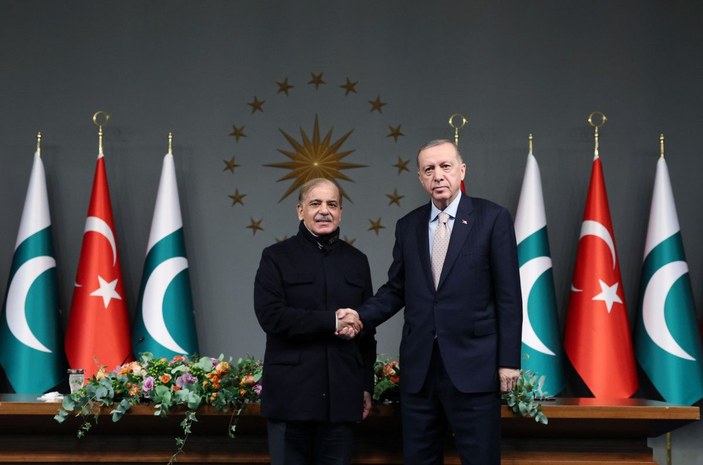 Cumhurbaşkanı Erdoğan Pakistan Başbakanı Şahbaz Şerif ile ortak basın açıklaması yaptı -1