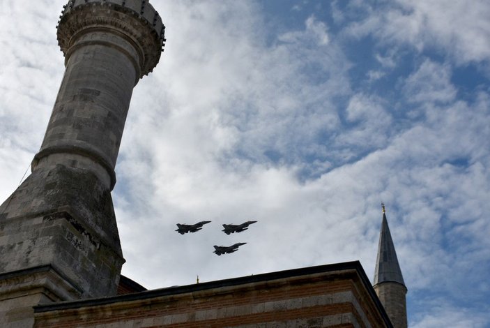 MSB, F-16’ların Edirne’de selamlama uçuşuna ait havadan görüntüleri paylaştı -6