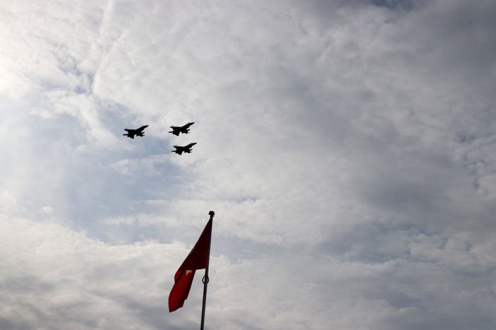 MSB, F-16’ların Edirne’de selamlama uçuşuna ait havadan görüntüleri paylaştı -9