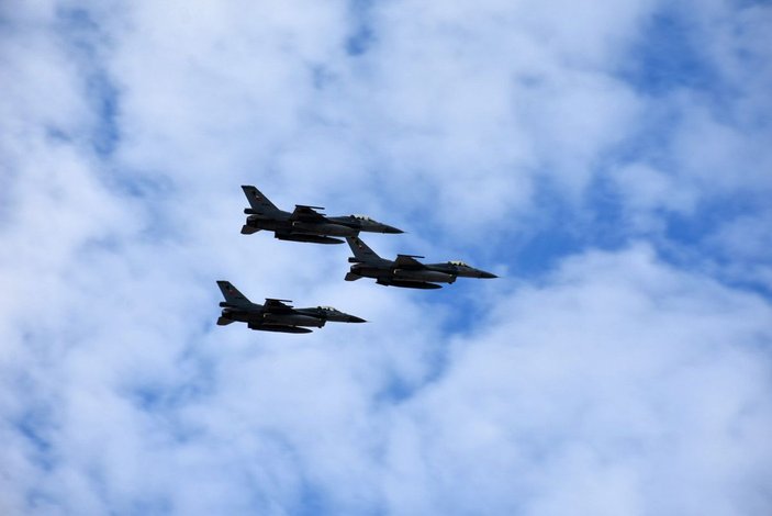 MSB, F-16’ların Edirne’de selamlama uçuşuna ait havadan görüntüleri paylaştı -8