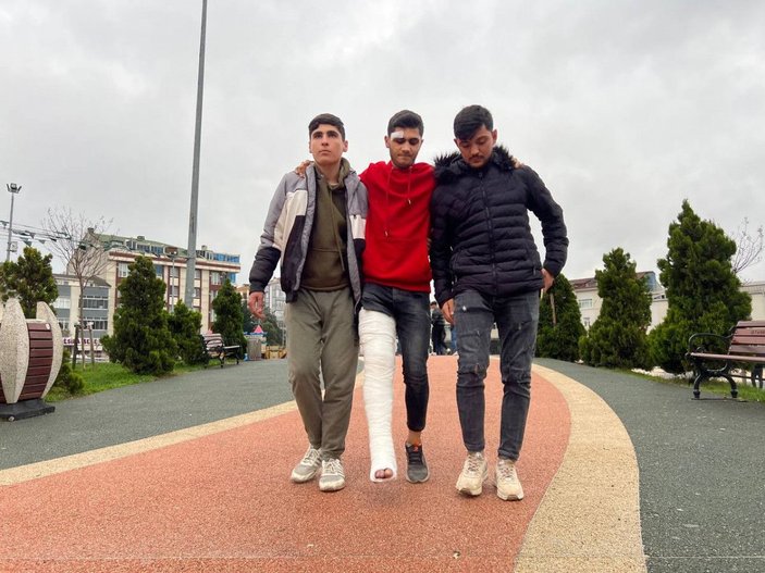 Arnavutköy'de kapısı açık minibüsten düşüp yaralanan genç konuştu -3