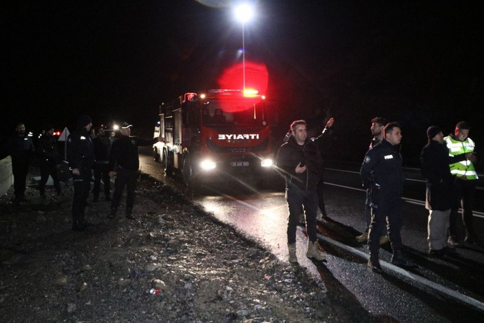 Hakkari'de yaralılara müdahale eden ekipler, kaya düşmesiyle ölümden döndü