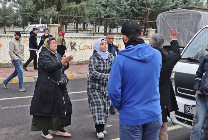 Diyarbakır'da kadın ve erkek pazarcılar arasında gerginlik -4
