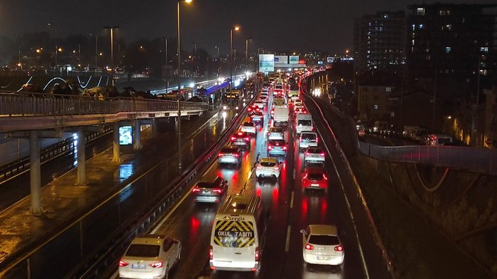 İstanbul'da trafik yoğunluğu yüzde 90'a ulaştı -2