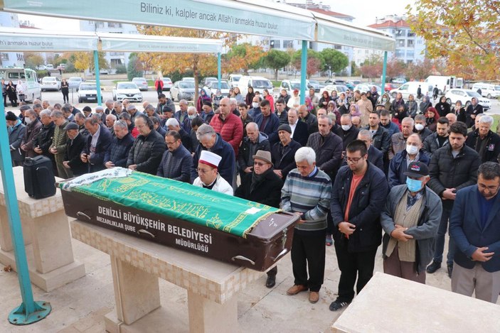 Koronavirüsle mücadele ederken hastalanan 'yılın doktoru' hayatını kaybetti -3