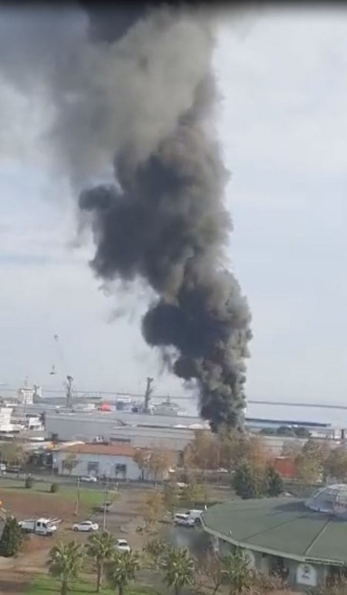 Limanda yağ tankerinde patlamayla birlikte çıkan yangın söndürüldü -4