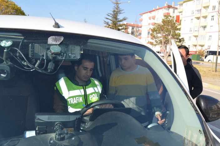 Polise yakalanan 12 yaşındaki sürücü: Ağabey kaç para ceza yedim -1