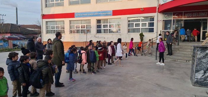 Düzce'de deprem sonrası okullar açıldı -1