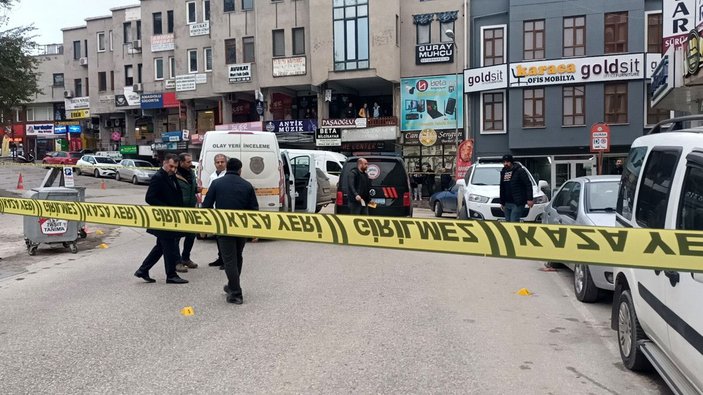 Edirne'de sokak ortasında silahlı çatışma; o anlar kamerada -9