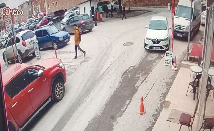 Edirne'de sokak ortasında silahlı çatışma; o anlar kamerada -2