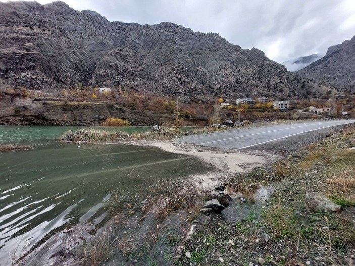 Yusufeli Barajı'nda su yüksekliği 36 metreye ulaştı; yollar ve araziler dipte kaldı -1