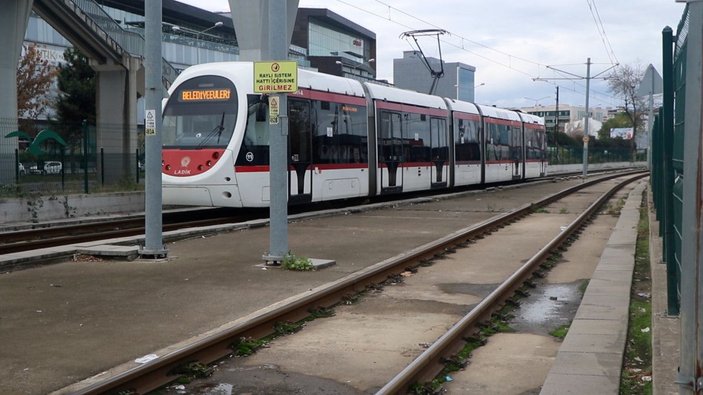 Raylarda hareketsiz yatan kişiye tramvay çarptı; kesin ölüm nedeni araştırılıyor -3