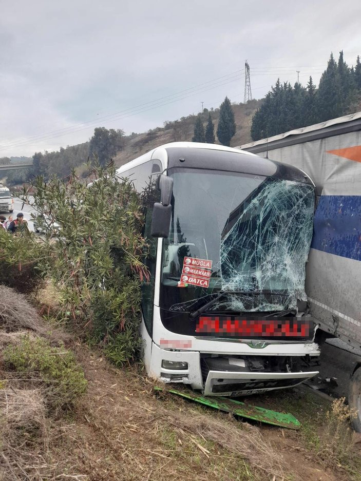 Aydın'da TIR, yolcu otobüsüne çarptı: 4 yaralı -7