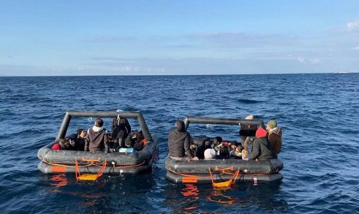 İzmir'de 155 kaçak göçmen ve 3 organizatör şüphelisi yakalandı, 50 göçmen kurtarıldı -2