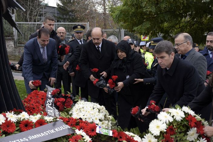 d Beşiktaş'taki terör saldırılarında şehit düşenler anıldı -4