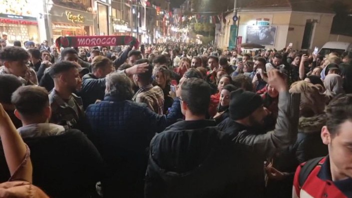  Taksim'de Faslıların yarı final sevinci -5