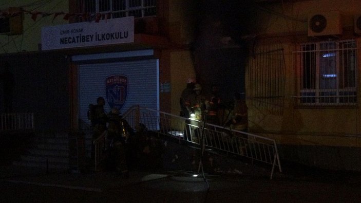 İzmir'de okulda çıkan yangın söndürüldü -3
