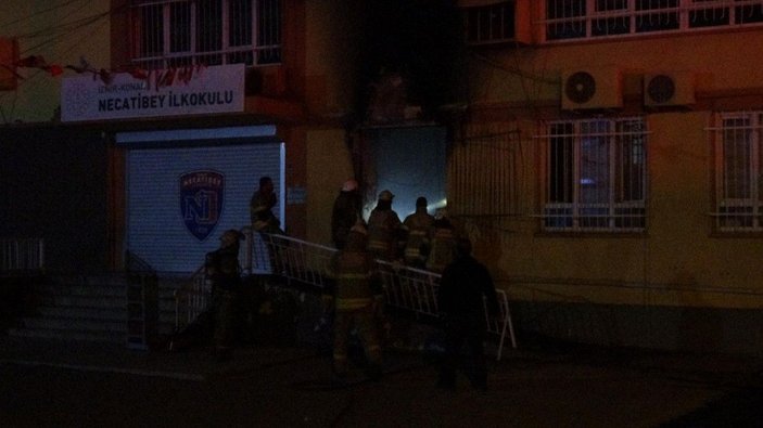 İzmir'de okulda çıkan yangın söndürüldü -1