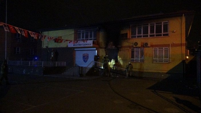 İzmir'de okulda çıkan yangın söndürüldü -2