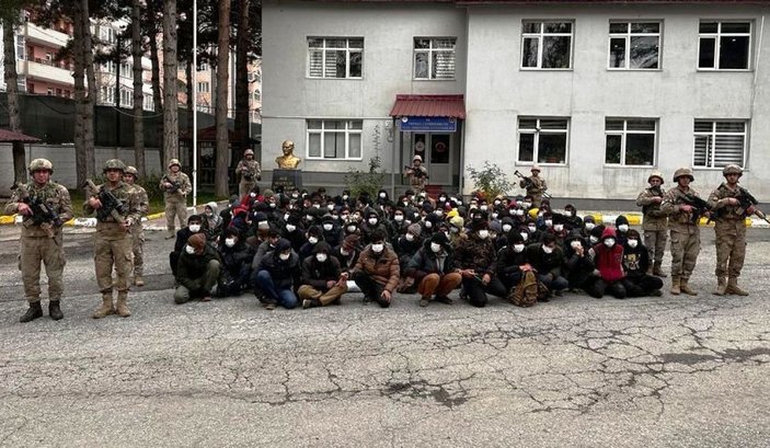 Bitlis'te 130 kaçak göçmen yakalandı; 3 organizatöre gözaltı -1