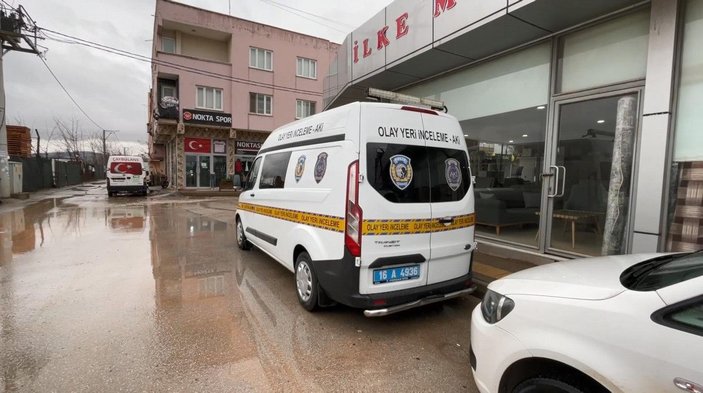 Bursa'da 2 kişinin yaralandığı silahlı- sopalı 'park yeri' kavgası kamerada -8