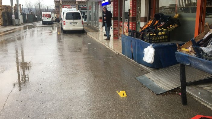 Bursa'da 2 kişinin yaralandığı silahlı- sopalı 'park yeri' kavgası kamerada -10