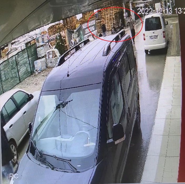 Bursa'da 2 kişinin yaralandığı silahlı- sopalı 'park yeri' kavgası kamerada -7