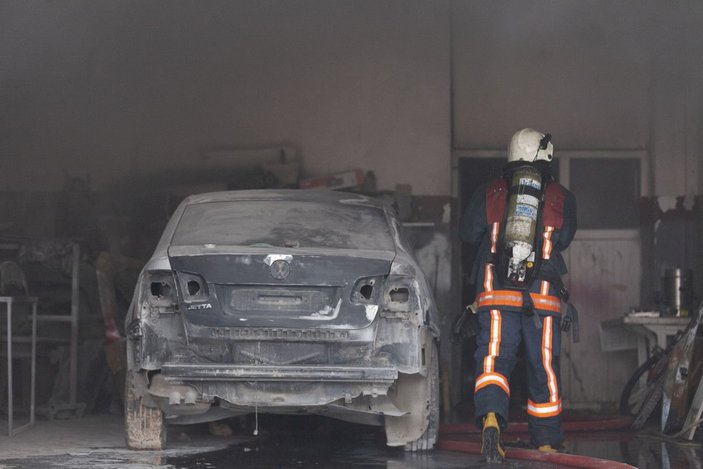 Mersin'de otomotiv servisinde yangın -5