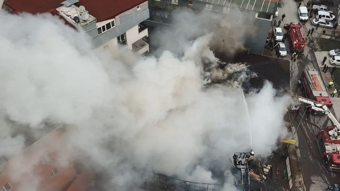 Havadan fotoğraf // Ataşehir'de geri dönüşüm tesisinde yangın -4