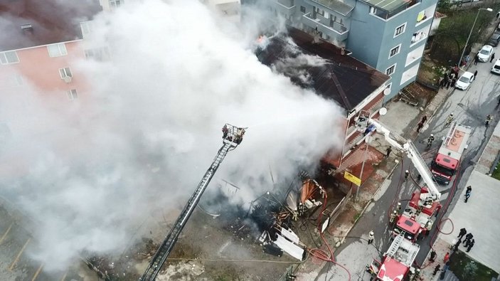 Havadan fotoğraf // Ataşehir'de geri dönüşüm tesisinde yangın -6