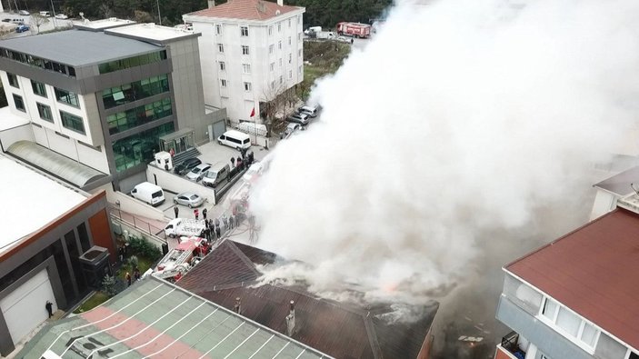 Havadan fotoğraf // Ataşehir'de geri dönüşüm tesisinde yangın -1