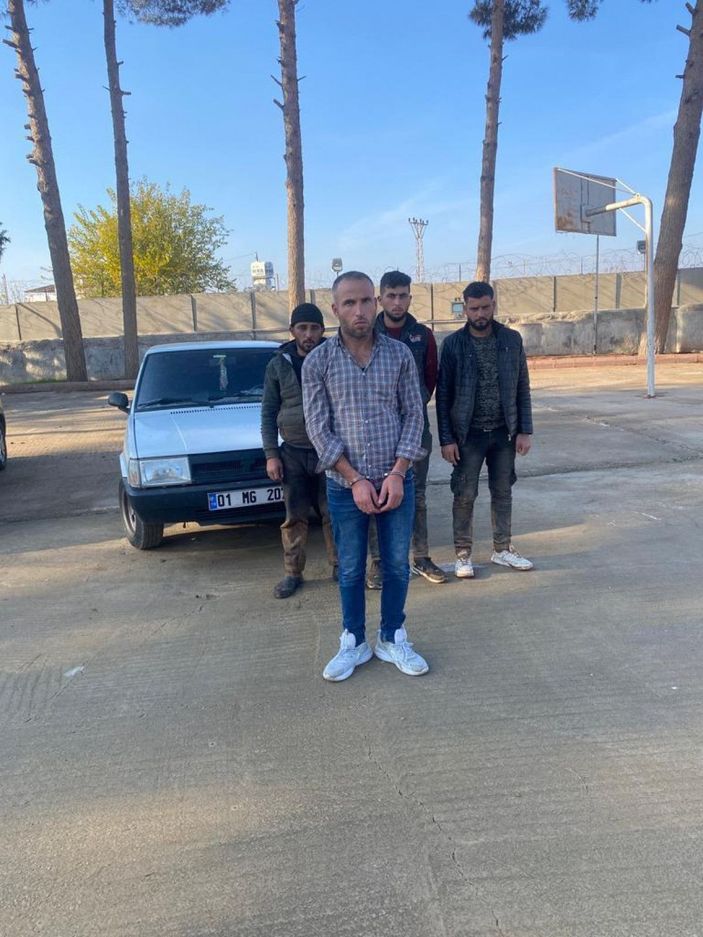 d Kilis'te 57 kaçak göçmen yakalandı, 5 organizatör şüphelisi gözaltına alındı -2