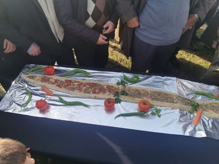d Samsun'da 55 metrelik pide, saniyeler içinde tüketildi -4