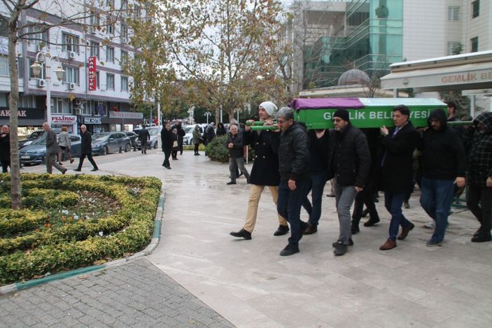 ‘Çaycı Hüseyin’in annesi son yolculuğuna uğurlandı -5