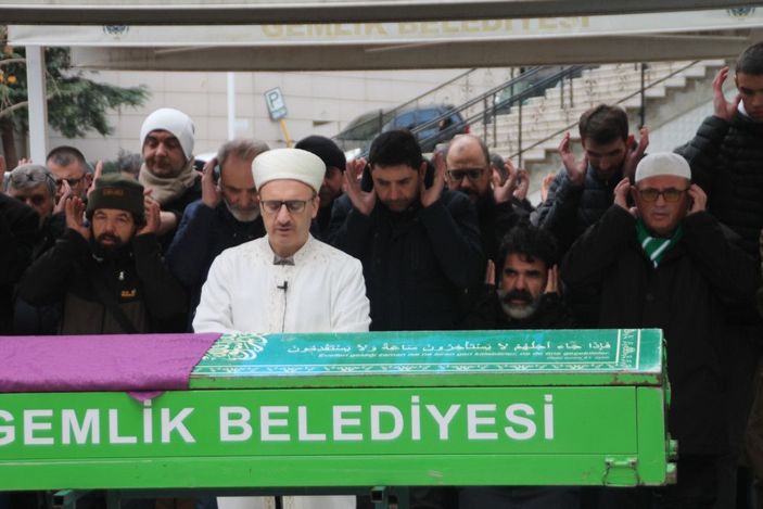 ‘Çaycı Hüseyin’in annesi son yolculuğuna uğurlandı -4