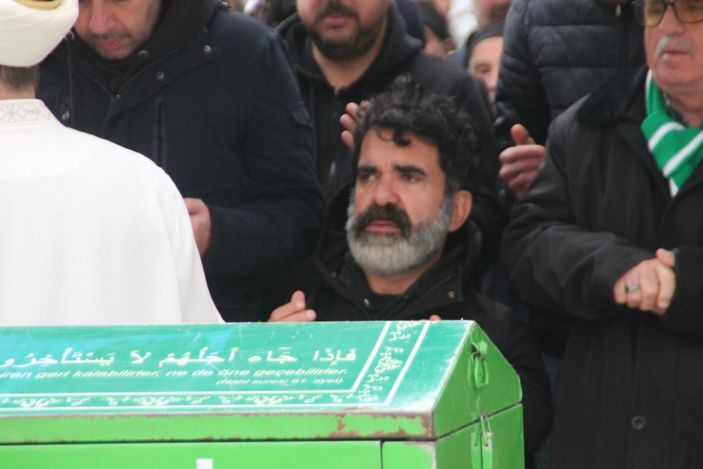 ‘Çaycı Hüseyin’in annesi son yolculuğuna uğurlandı -1
